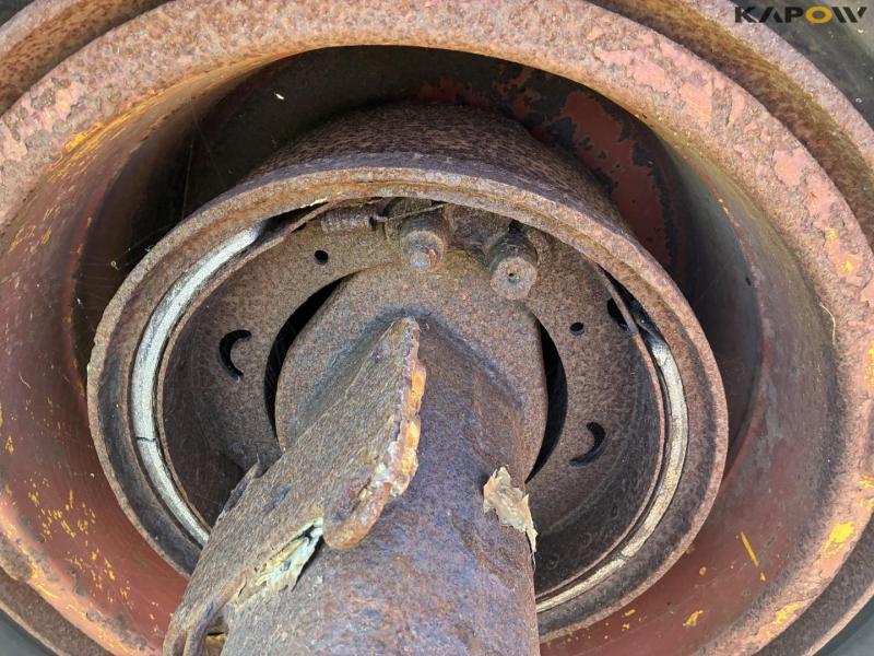 Axle with wheels 11