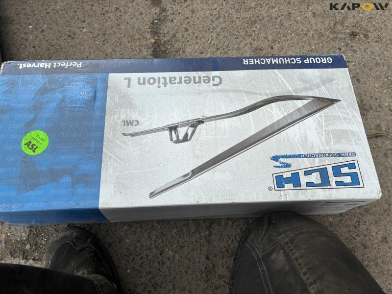 Header lifter 10