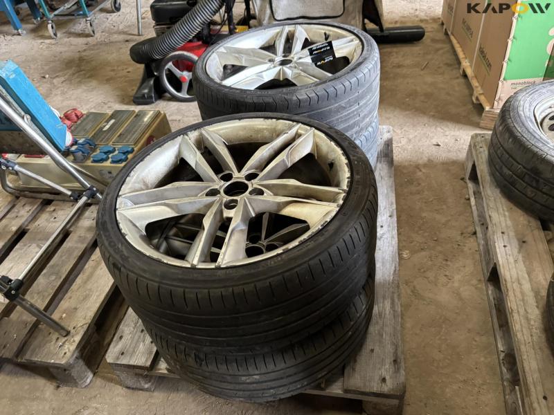 Alloy wheels with tires 235/35-19 4