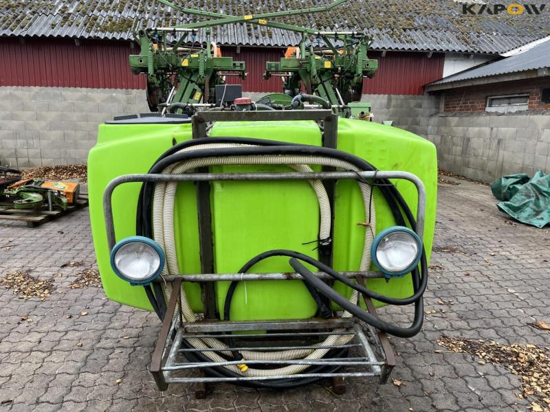 Amazone ED601K 8 row corn seeder with fertilizer front tank 2