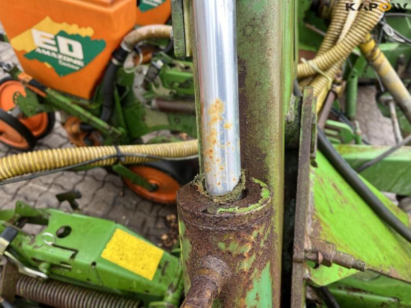 Amazone ED601K 8 row corn seeder with fertilizer front tank 18