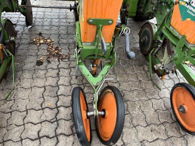 Amazone ED601K 8 row corn seeder with fertilizer front tank 30