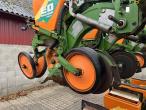 Amazone ED601K 8 row corn seeder with fertilizer front tank 23