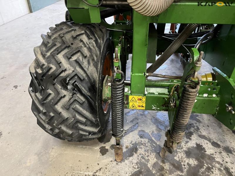 Amazone ED602-K 8 row corn seeder 19