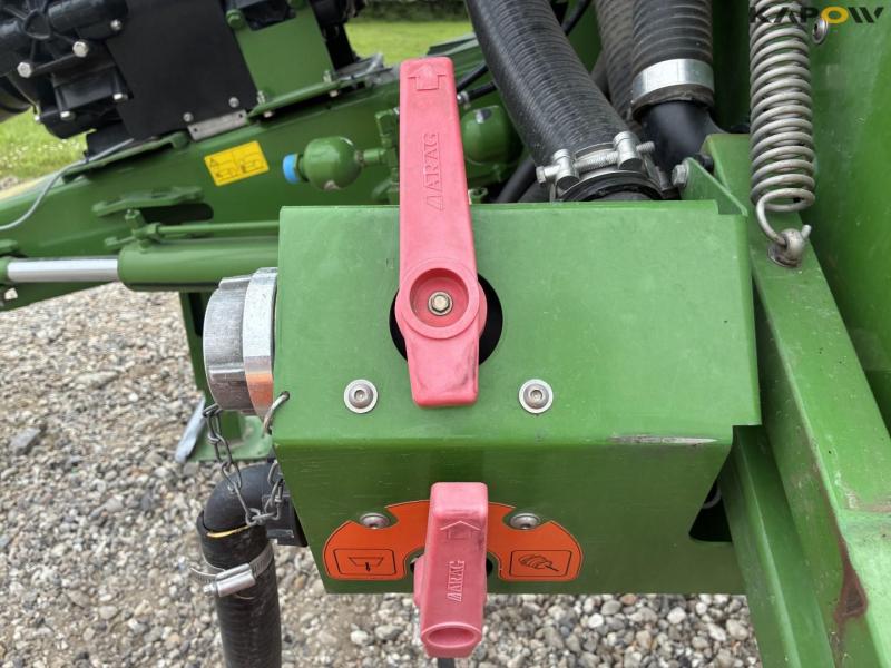 Amazone UX3200 super sprayer 17