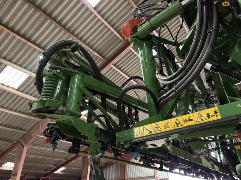 Amazone UX4200 trailer sprayer 41