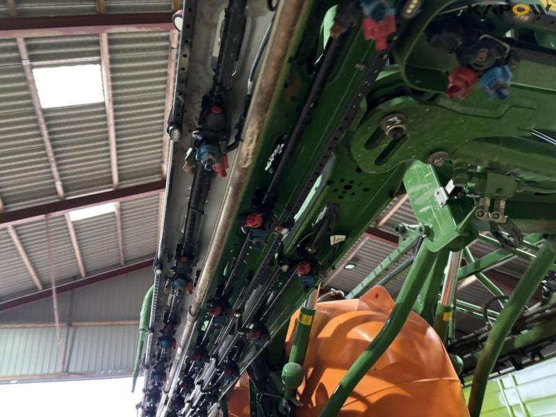 Amazone UX4200 trailer sprayer 48