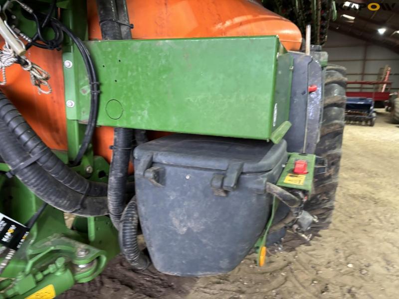 Amazone UX4200 trailer sprayer 55