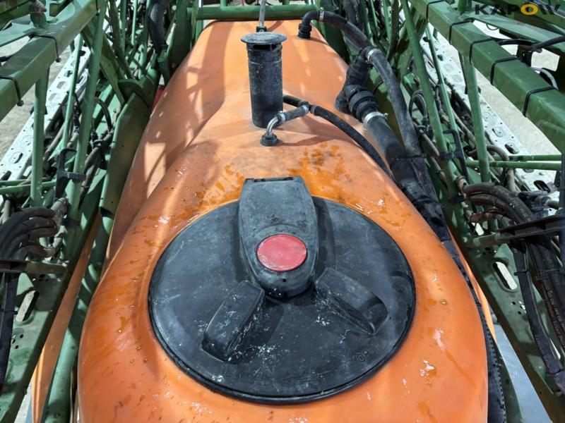 Amazone UX4200 trailer sprayer 71