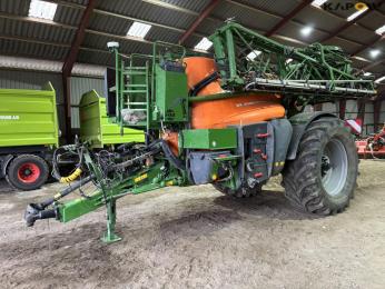 Amazone UX4200 trailer sprayer