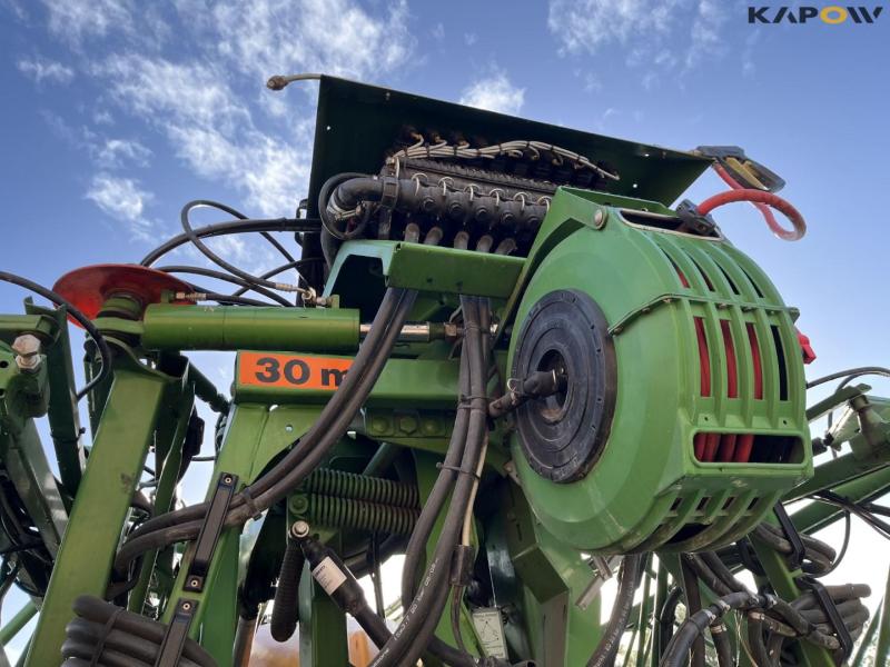 Amazone UX5200 trailer sprayer with 30 meter boom 32