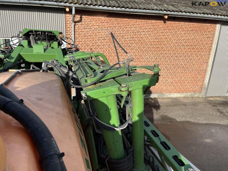 Amazone UX5200 trailer sprayer with 30 meter boom 41