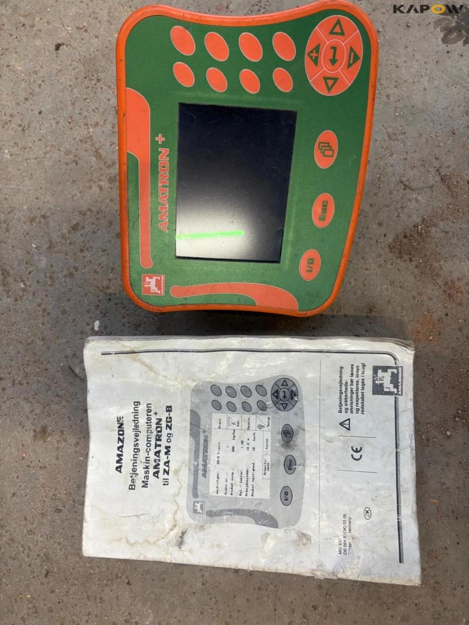 Amazone ZA-M ultra 3000 fertilizer spreader 34