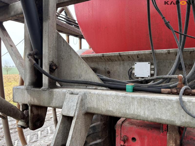 AP 25 slurry tanker with 28 m drag hoses and crane 57