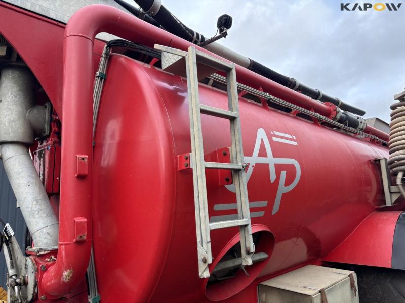 AP 25 Slurry tanker. 24