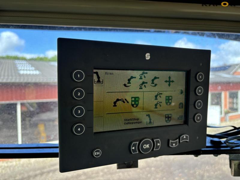 AP 25 Slurry tanker. 77