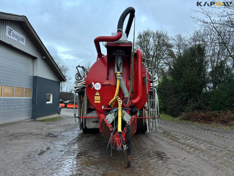 AP slurry tanker with boom 2