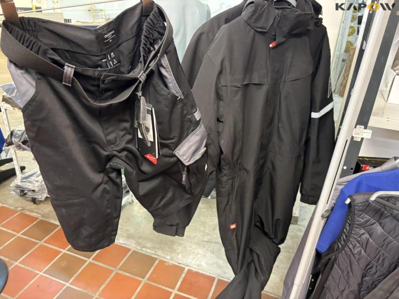 Work clothes and gloves 9