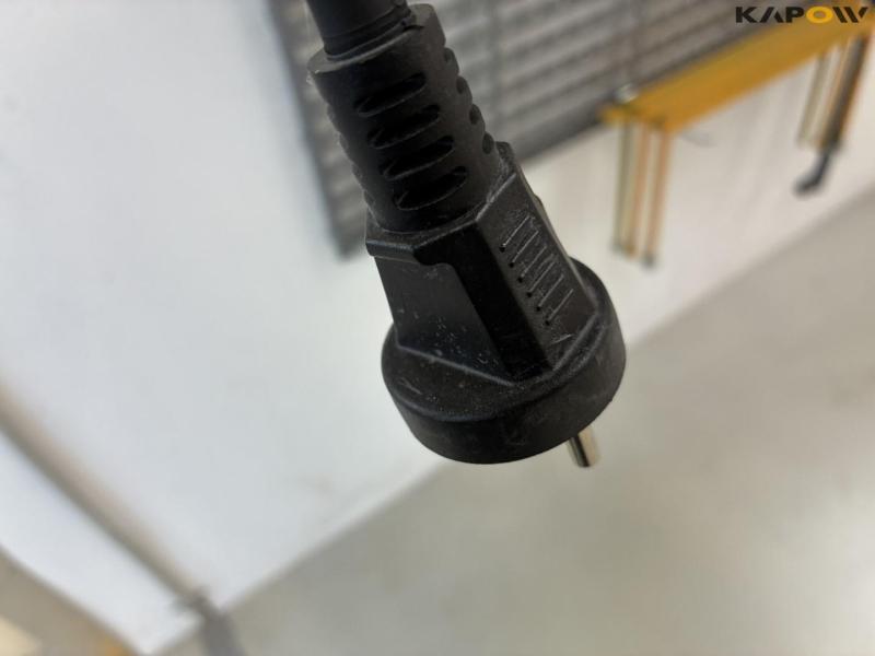 Arm with compressed air roller, cable roller, tool board 12