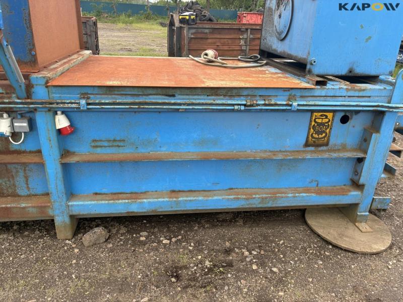 B.V. Machinefabriek BOA FD 25 LB hydraulic press and conveyor belt 26