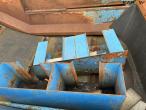 B.V. Machinefabriek BOA FD 25 LB hydraulic press and conveyor belt 41
