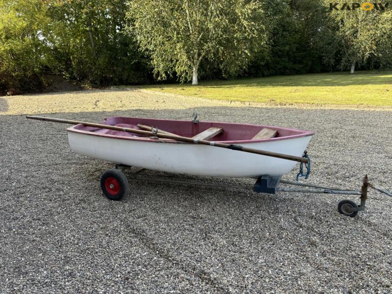 Boat with Yamaha engine 4