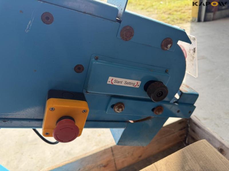 Belt sander 14