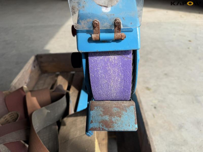 Belt sander 17