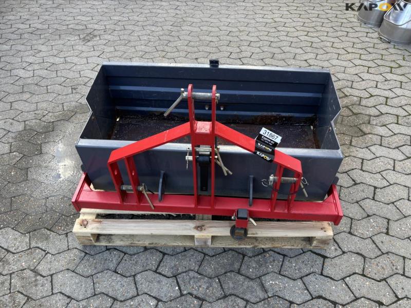 Rear bucket with tip 2