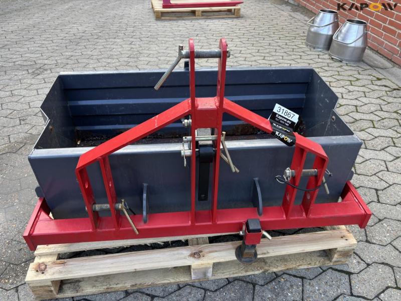 Rear bucket with tip 13