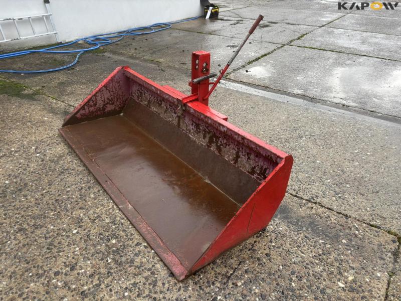 Rear shovel with tip 1