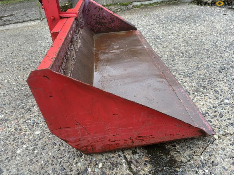 Rear shovel with tip 13