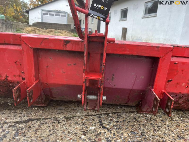 Rear shovel with tip 16