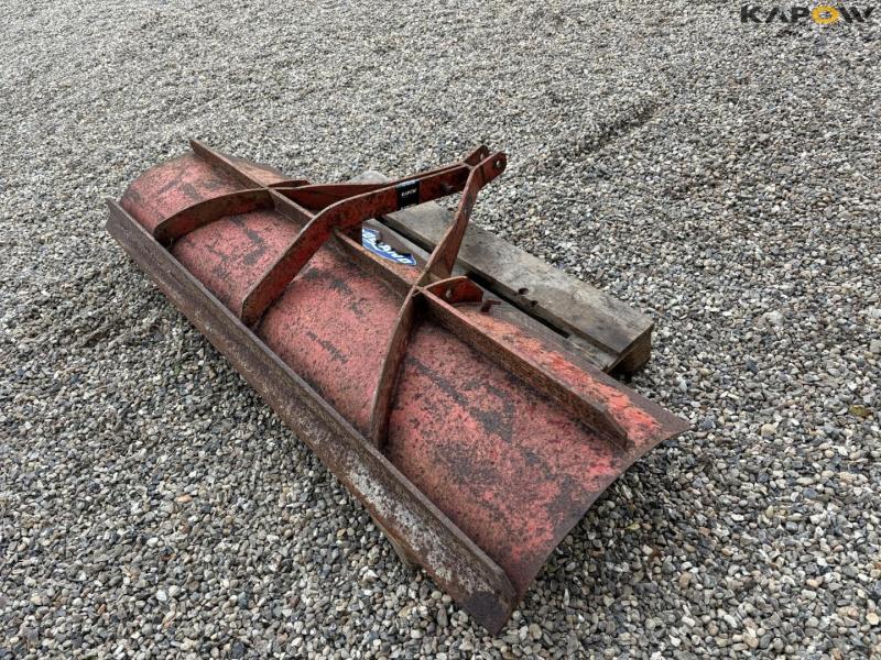 Rear bucket with 3-point hitch. 5