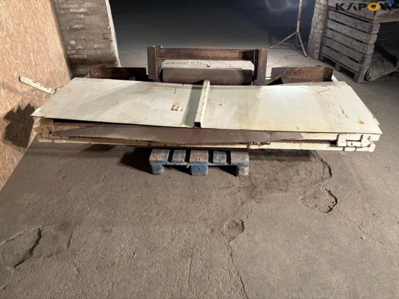 Rear flap for container 4