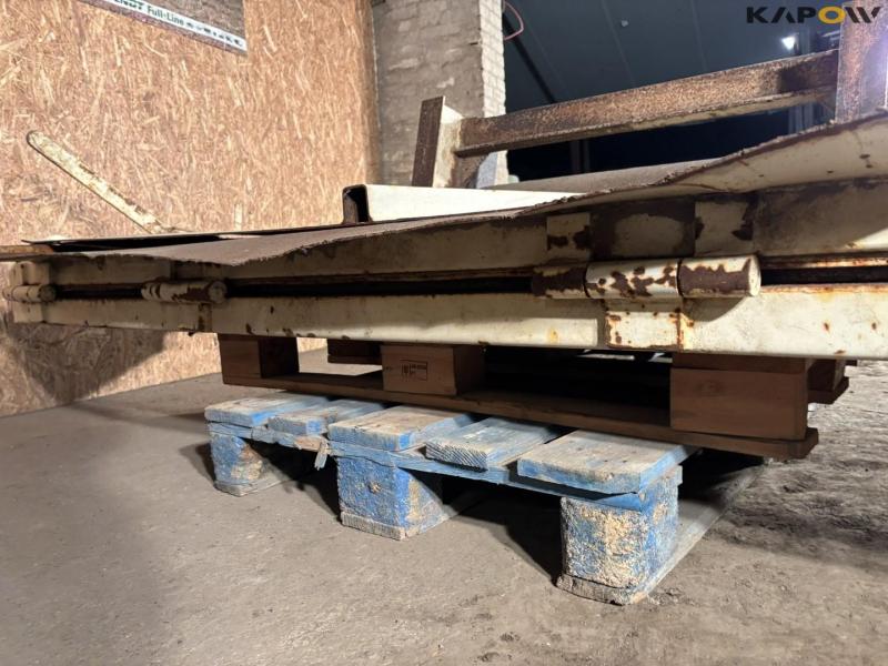 Rear flap for container 16