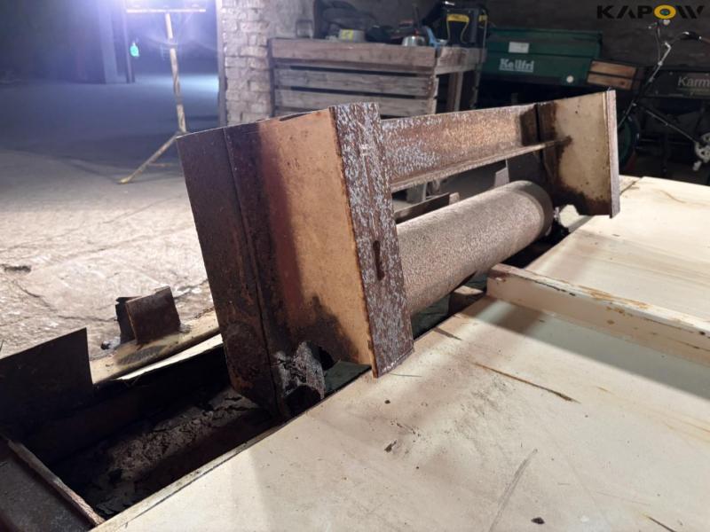 Rear flap for container 22