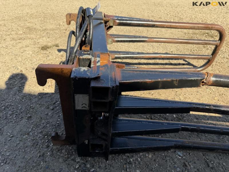 Bale clamp with Hydrema hitch 13