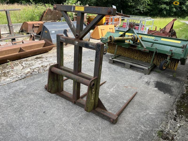 Bale spike with Manitou hitch 3