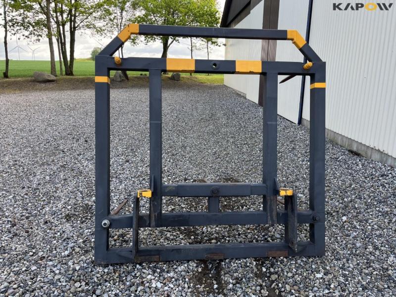 Bale spike with food bridge ts280 hitch 6