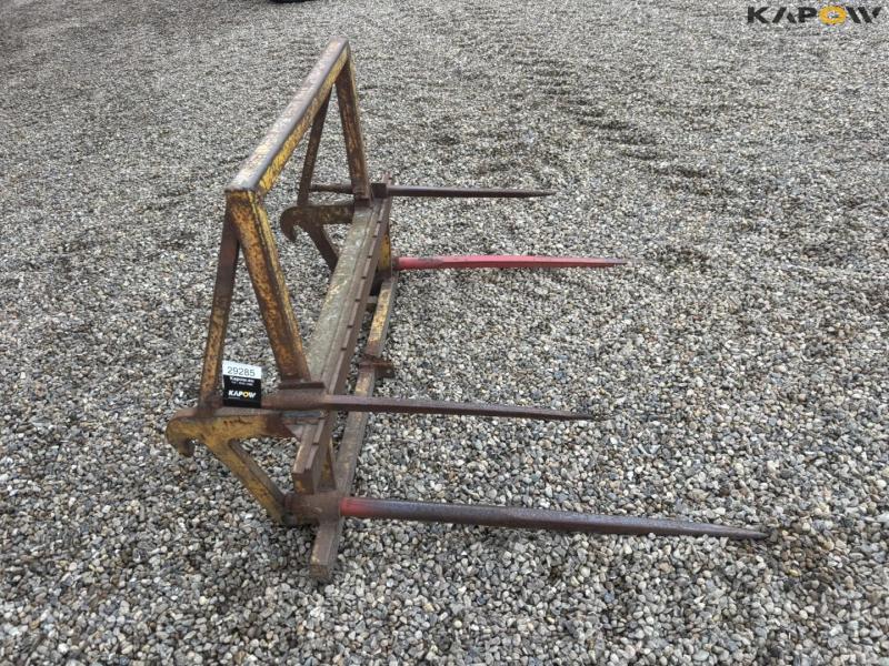 Bale spike with Atlas hitch 4