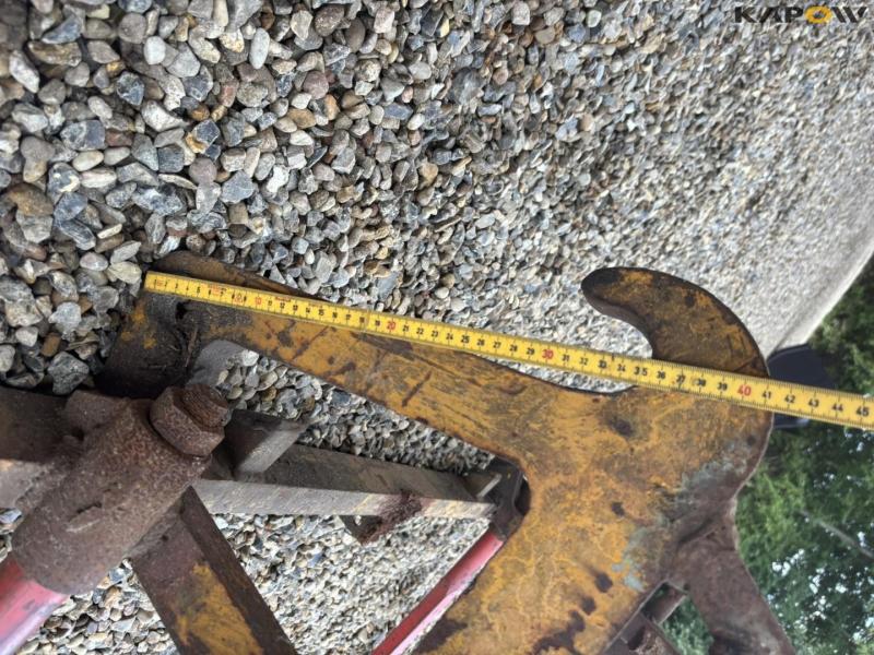 Bale spike with Atlas hitch 18