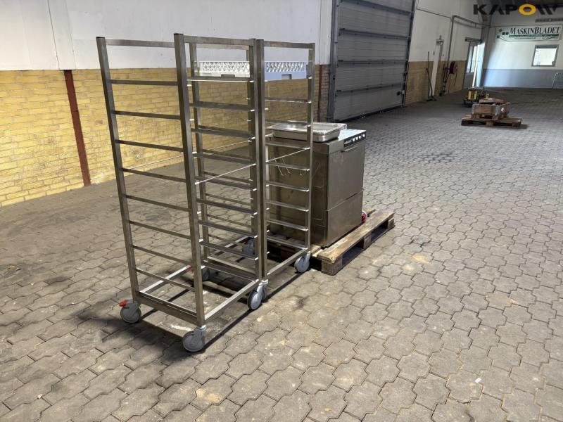 Basic industrial dishwasher with stand 3