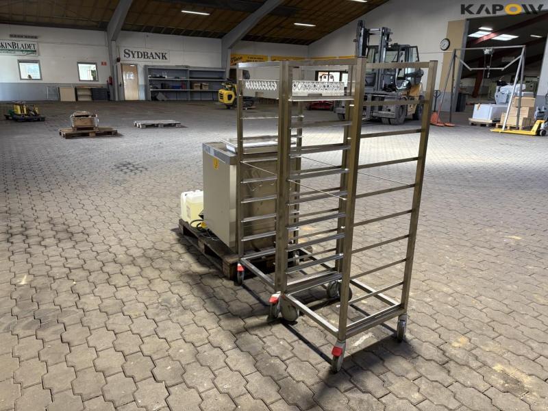 Basic industrial dishwasher with stand 5