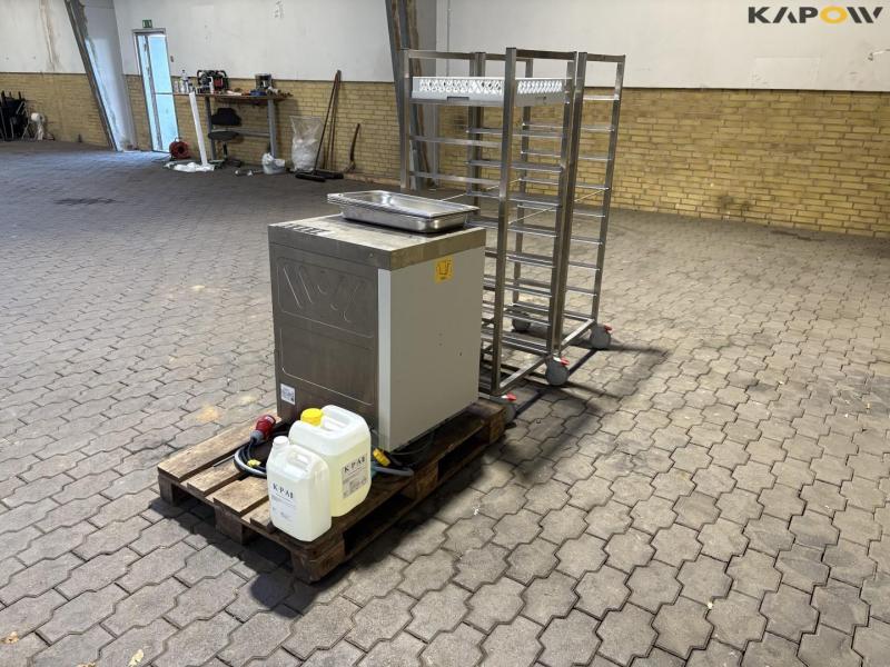 Basic industrial dishwasher with stand 7