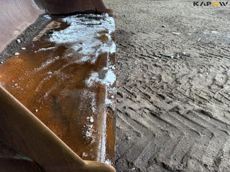 Beco bucket with Volvo hitch 12