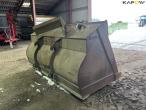 Beco bucket with Volvo hitch 5