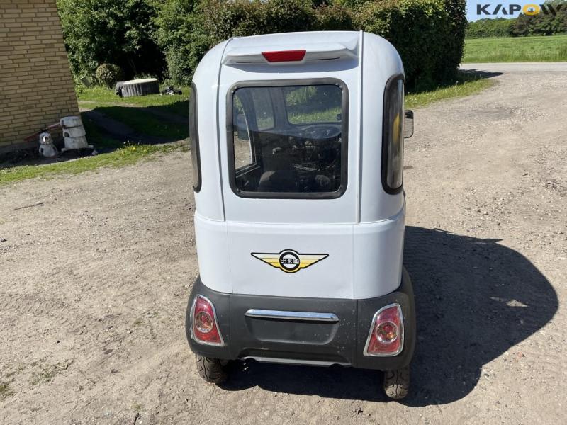 Bekadi cabin scooter with pedals 6