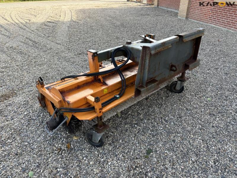 Bema 1850 sweeper with collector with schaffer hitch 7