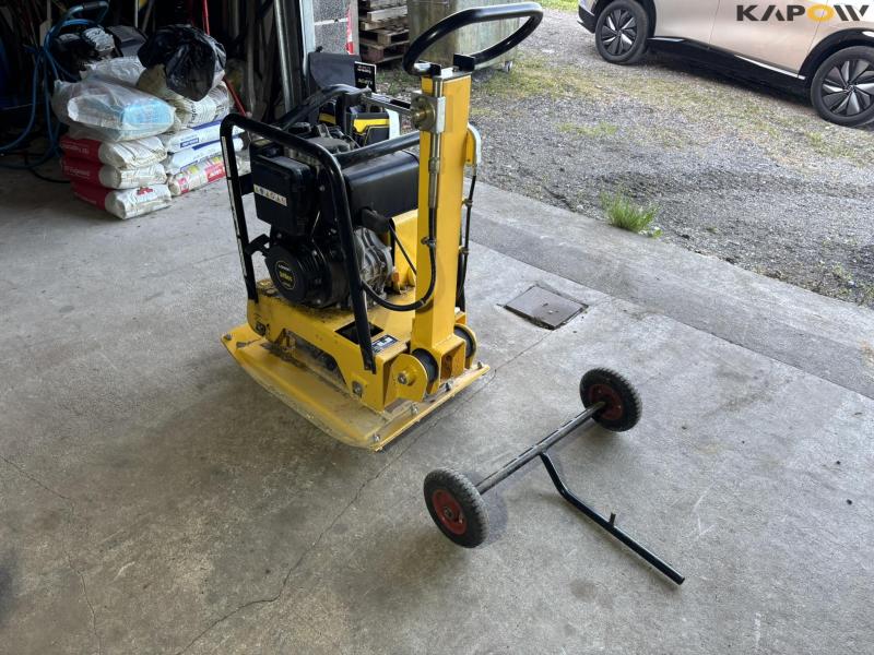 Bernards RT170 diesel plate vibrator 6